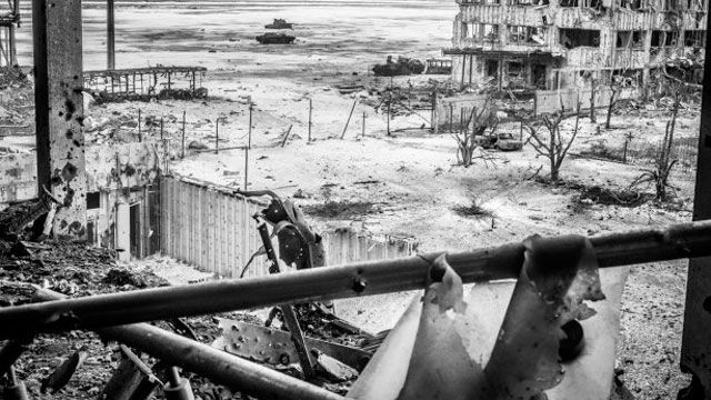 Продолжается бой в донецком аэропорту, — источник Продолжается бой в донецком аэропорту, — источник