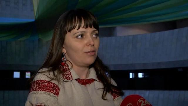 Карту Украины, вышитую тысячами украинцев хотят повесить в Раде Карту Украины, вышитую тысячами украинцев хотят повесить в Раде