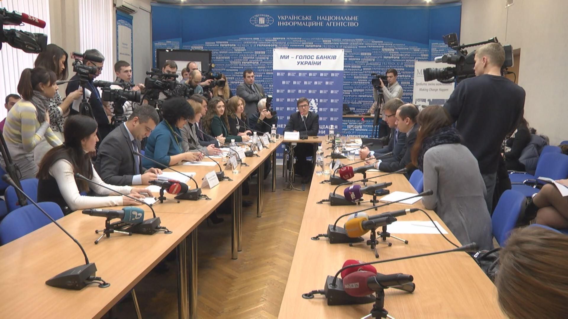 Банкіри готові реструктуризувати валютні кредити за курсом 8 гривень за долар Банкіри готові реструктуризувати валютні кредити за курсом 8 гривень за долар