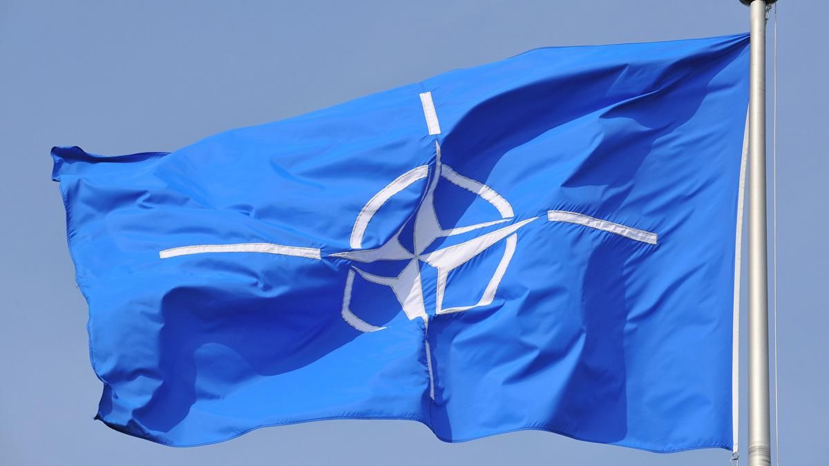 Россия поставляет войска и оружие на Донбасс, — НАТО