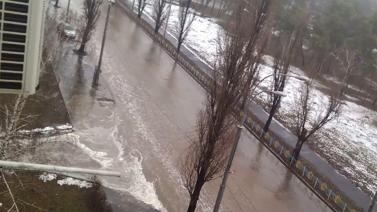 В Киеве — масштабный прорыв трубы