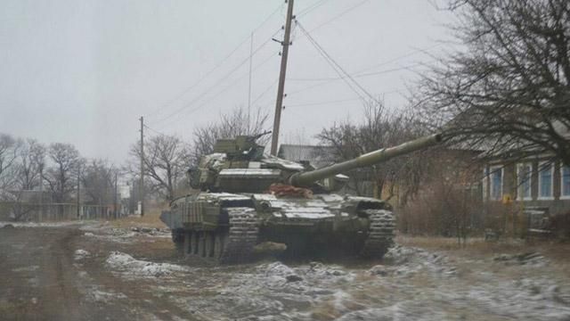В районе Дебальцево боевики, бежавшие с поля боя, оставили свой танк