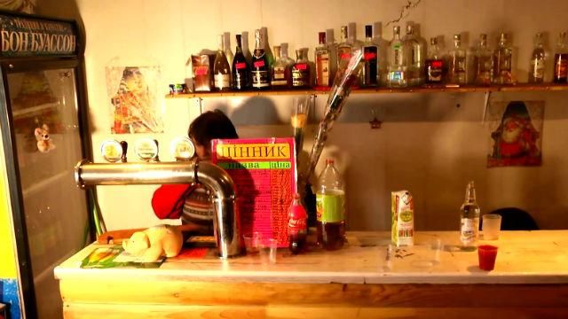 В Киеве активисты устроили рейд по нелегальным забегаловкам В Киеве активисты устроили рейд по нелегальным забегаловкам