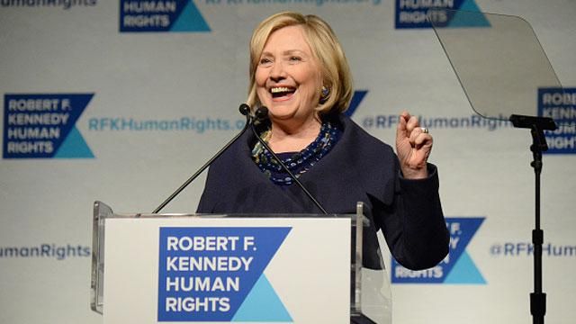 Хиллари Клинтон публично посмеялась над Путиным Хиллари Клинтон публично посмеялась над Путиным