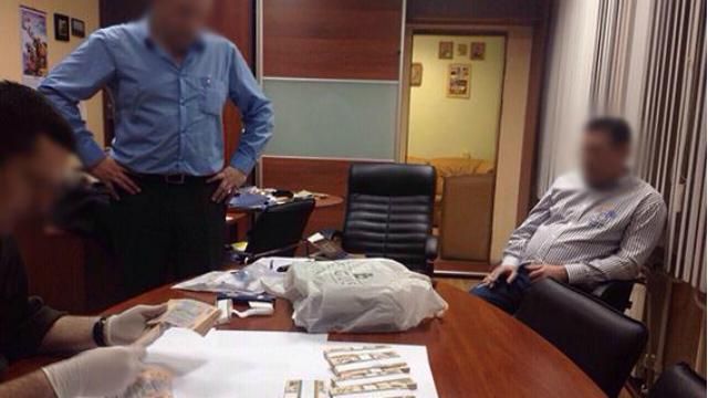 Налоговик требовал взятку в полмиллиона гривен Налоговик требовал взятку в полмиллиона гривен