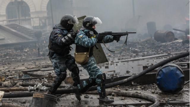 Суд продовжив арешт двом "беркутівцям", яких звинувачують у розстрілі майданівців Суд продовжив арешт двом "беркутівцям", яких звинувачують у розстрілі майданівців