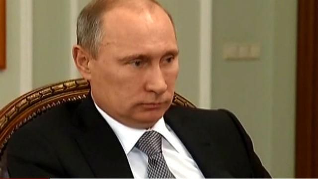 Окружение Путина существенно сузилось,—Bloomberg