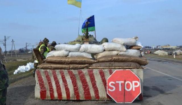 У селі Виноградне під Маріуполем снаряди бойовиків попали в блокпост