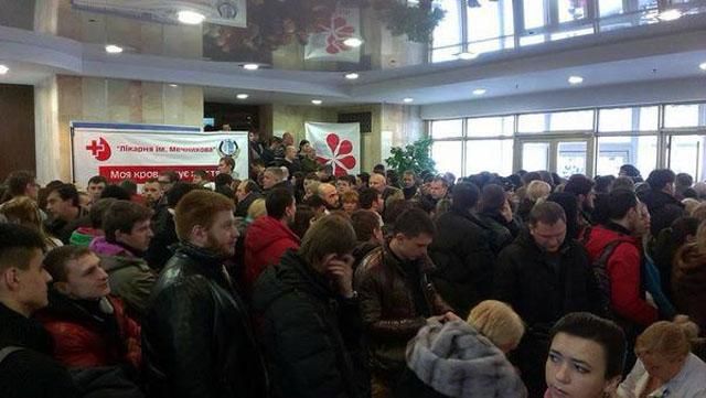 Мешканці Дніпропетровська здали понад 400 літрів крові для поранених бійців