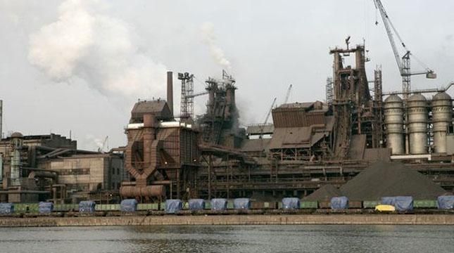 Через обстріл Маріуполя терористами "Азовсталь" зупинив роботу двох доменних печей Через обстріл Маріуполя терористами "Азовсталь" зупинив роботу двох доменних печей