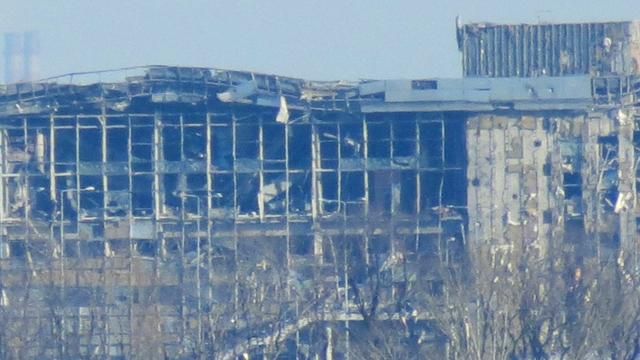 Бои за донецкий аэропорт продолжаются Бои за донецкий аэропорт продолжаются