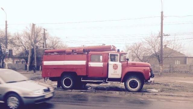 З обстріляного району Маріуполя евакуюють людей