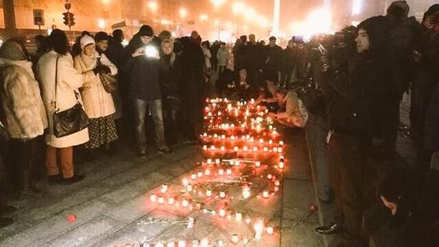 Майдан чтит память погибших в Мариуполе