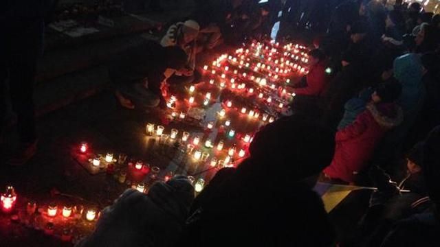 Україна у жалобі за невинно вбитими маріупольцями Україна у жалобі за невинно вбитими маріупольцями