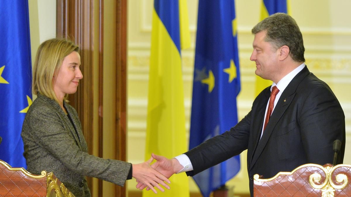 Порошенко поговорив із Могеріні про ситуацію на Донбасі