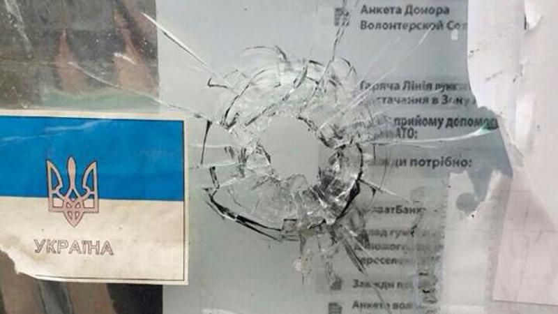 В столице обстреляли офис волонтеров