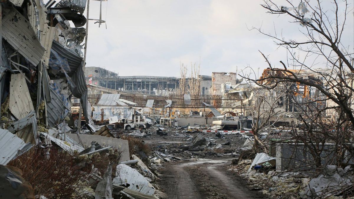 Донецький аеропорт мав стати демілітаризованою зоною, — Президент Донецький аеропорт мав стати демілітаризованою зоною, — Президент
