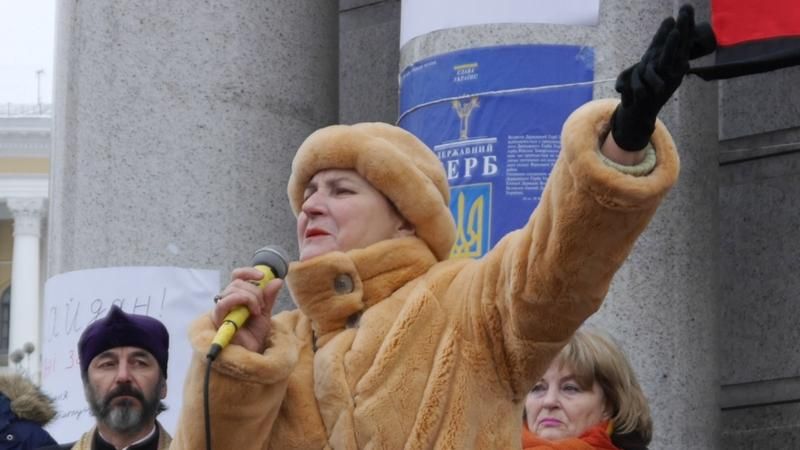 Мабуть, треба повертати стрілки і кулемети проти штабів і брехунів, — Ніна Матвієнко Мабуть, треба повертати стрілки і кулемети проти штабів і брехунів, — Ніна Матвієнко