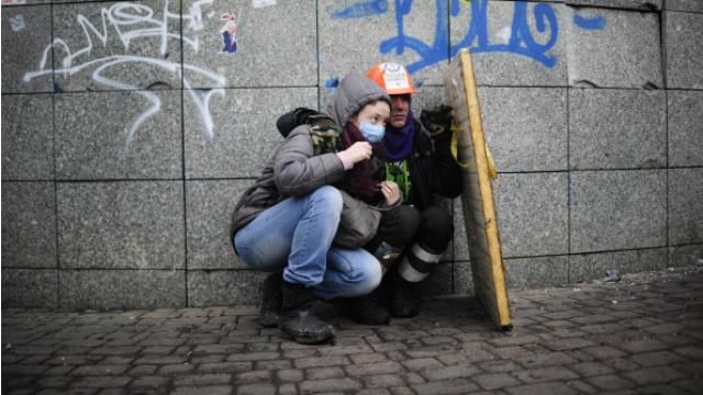 Путін переконував Януковича "потужно вдарити" по Майдану, — Сікорський Путін переконував Януковича "потужно вдарити" по Майдану, — Сікорський