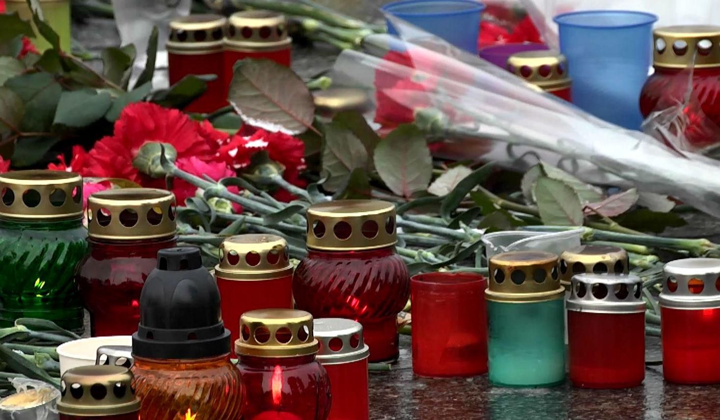 Українці вшановують пам'ять загиблих внаслідок теракту у Маріуполі