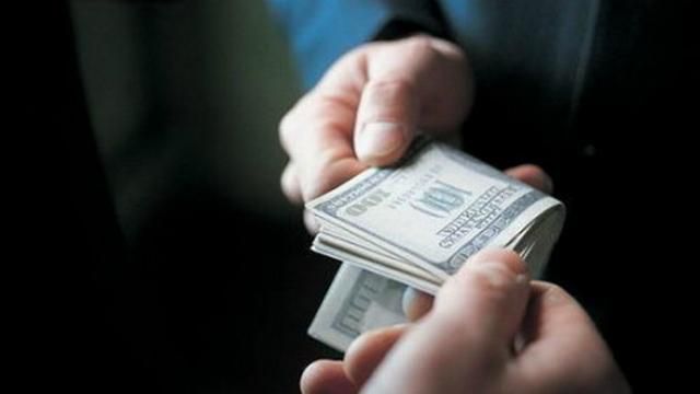 На Закарпатье задержали пограничника за взятку в 1,2 тысячи долларов