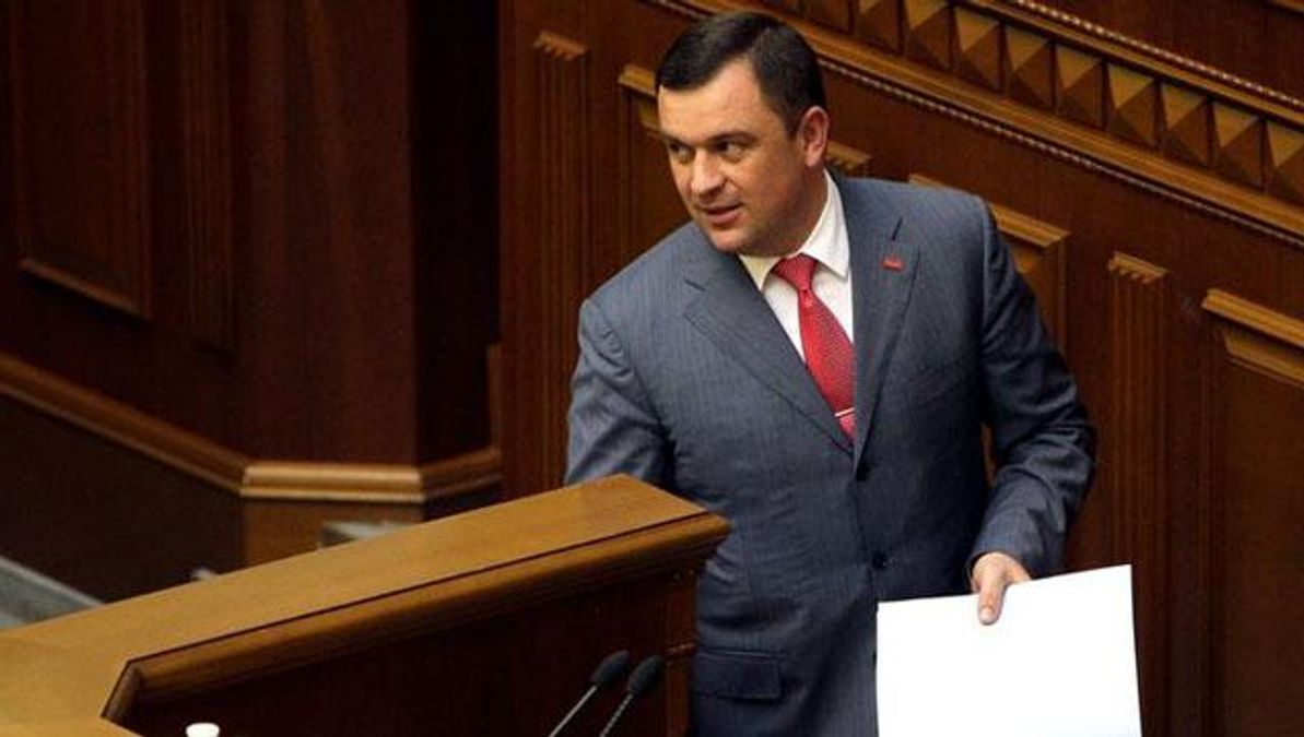 Нардеп объяснил, что будет означать для украинцев введение военного положения Нардеп объяснил, что будет означать для украинцев введение военного положения