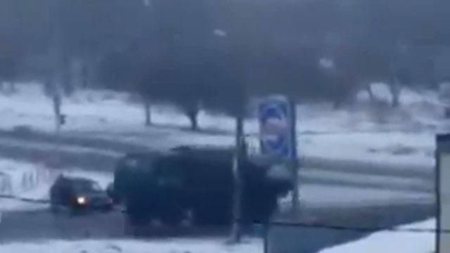 Колона ворожої техніки їде з Брянки до Стаханова Колона ворожої техніки їде з Брянки до Стаханова