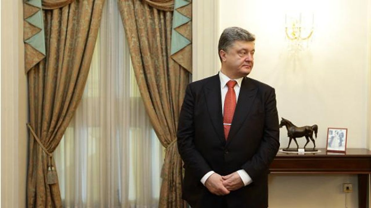 Порошенко созывает руководителей фракции на совещание Порошенко созывает руководителей фракции на совещание