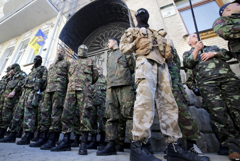 В батальонах "Правого сектора" и ОУН рассказали, почему требуют собственной легализации В батальонах "Правого сектора" и ОУН рассказали, почему требуют собственной легализации