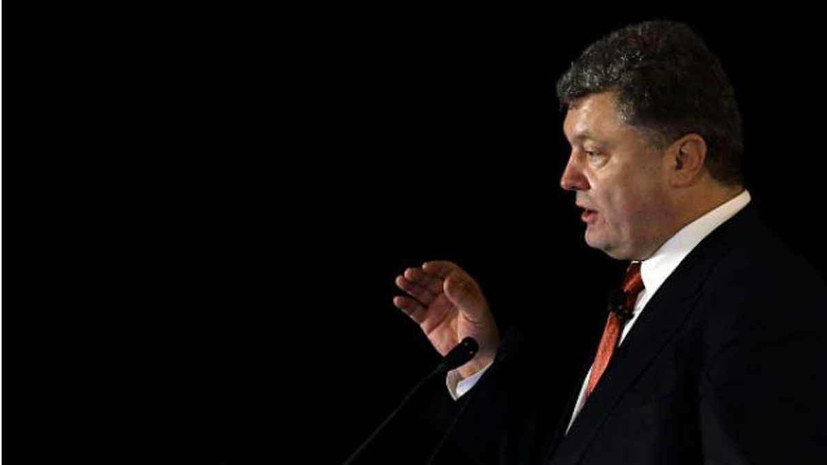Донбассу нужна гуманитарная помощь, а не российские конвои с оружием,— Порошенко Донбассу нужна гуманитарная помощь, а не российские конвои с оружием,— Порошенко