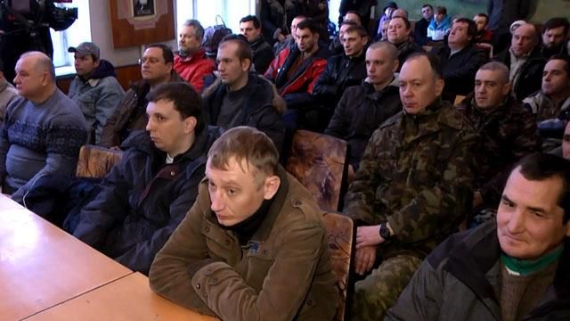 Перші мобілізовані відбувають з військкоматів на навчання