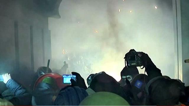 Хроніка 26 січня 2014: Прощалися з Жизневським, Внутрішні війська покинули "Український дім" Хроніка 26 січня 2014: Прощалися з Жизневським, Внутрішні війська покинули "Український дім"