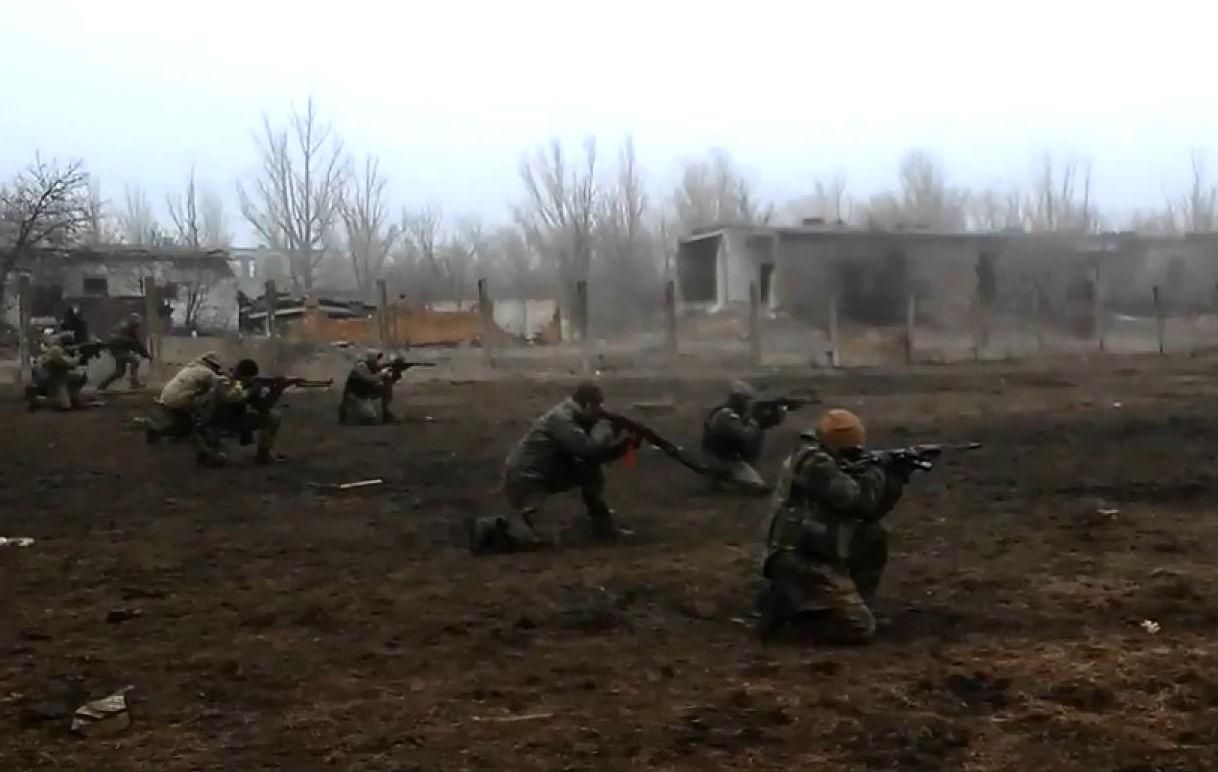 Полк специального назначения "Азов" проводит тренировки для бойцов