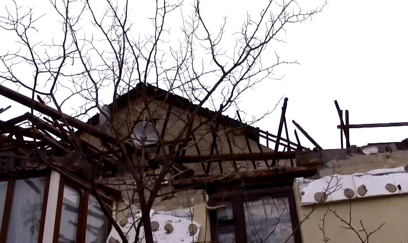 У Щасті від ранку до ночі не стихають обстріли У Щасті від ранку до ночі не стихають обстріли