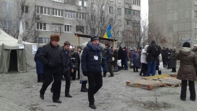 У Маріуполі цілодобово працюють волонтери У Маріуполі цілодобово працюють волонтери