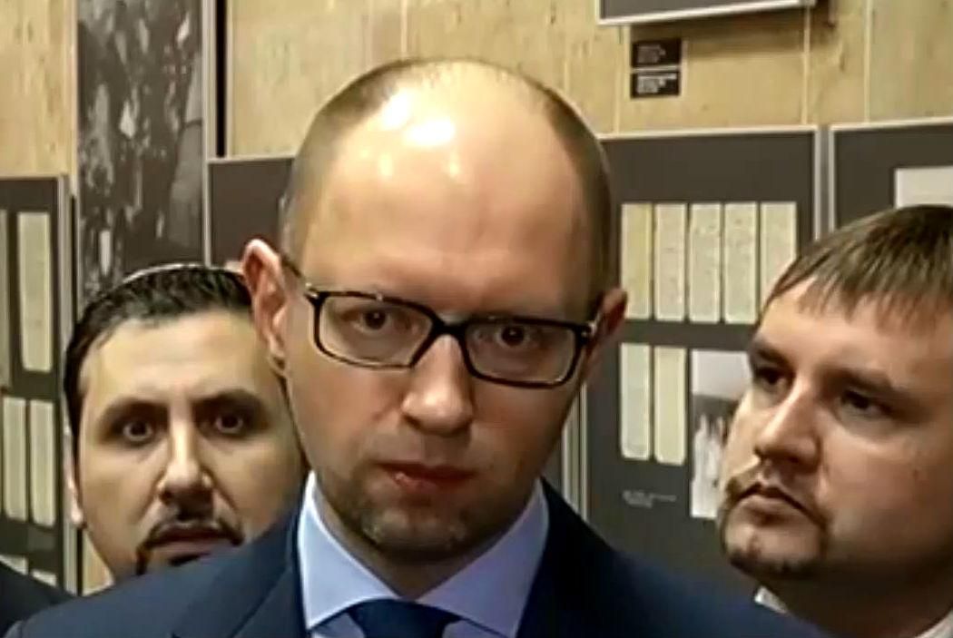 Україна вимагає поважати всіх, хто тоді знищив нацизм в Європі, — Яценюк