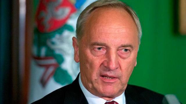 Президент Латвии отказался ехать в Москву на 9 мая Президент Латвии отказался ехать в Москву на 9 мая
