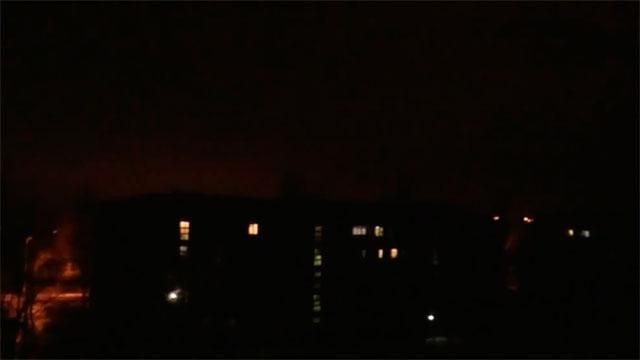 Появилось видео ночного обстрела Луганска