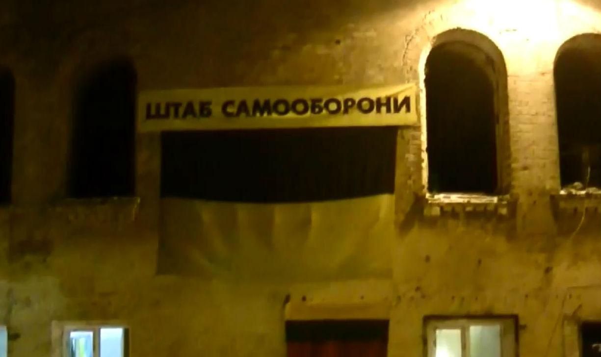 У "Штабі самооборони" в'яжуть маскувальну сітку для героїв АТО У "Штабі самооборони" в'яжуть маскувальну сітку для героїв АТО