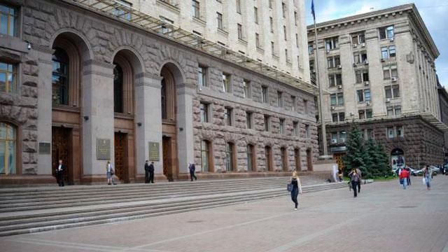 Новоспеченого депутата Київради засипали гречкою
Новоспеченого депутата Київради засипали гречкою