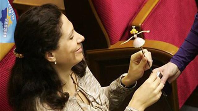 Колишня соратниця Януковича попросила ПАРЄ зупинити "кривавого пастора" Колишня соратниця Януковича попросила ПАРЄ зупинити "кривавого пастора"