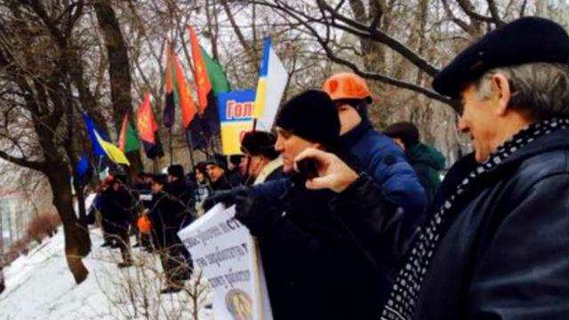 Актуальні фото 28 січня: Пікет гірників під Кабміном, діти у Донецьку грають з хвостом ракети Актуальні фото 28 січня: Пікет гірників під Кабміном, діти у Донецьку грають з хвостом ракети