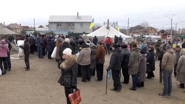 Уряд пообіцяв 10 мільйонів гривень на відновлення Маріуполя Уряд пообіцяв 10 мільйонів гривень на відновлення Маріуполя