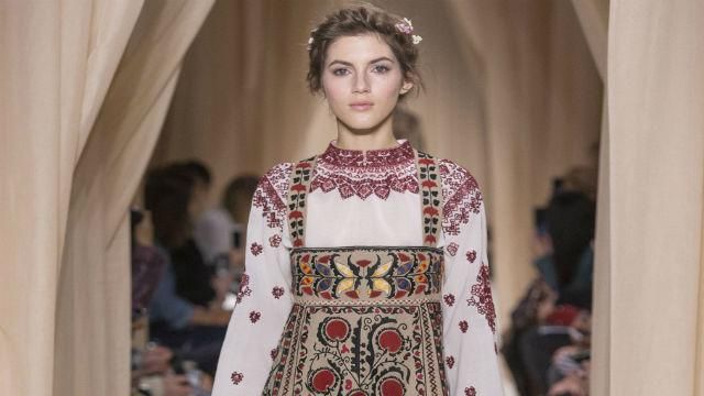 Вышиванка, камизельки и жупаны - Valentino поразил новой коллекцией Вышиванка, камизельки и жупаны - Valentino поразил новой коллекцией