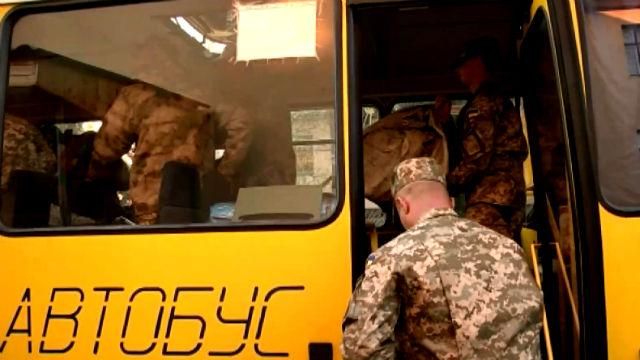 Едем на Восток без формы и бронежилетов, кто что имеет, - боец Едем на Восток без формы и бронежилетов, кто что имеет, - боец