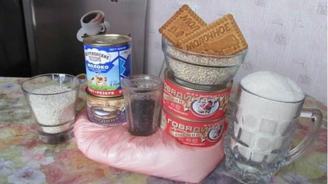 В Луганске выдали зарплату сахаром и печеньками В Луганске выдали зарплату сахаром и печеньками