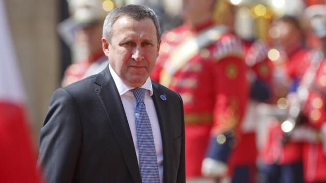 Зброя з неба не падає, — Дещиця Зброя з неба не падає, — Дещиця