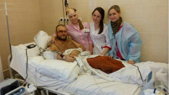 Ярош непокаліченою рукою підписався за відставку Яреми Ярош непокаліченою рукою підписався за відставку Яреми