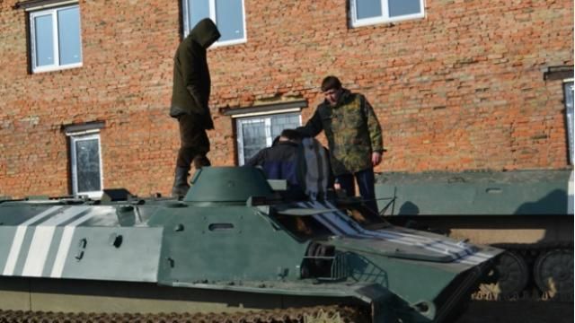 В Ровенской области кузнец собственноручно восстанавливает бронетехнику В Ровенской области кузнец собственноручно восстанавливает бронетехнику