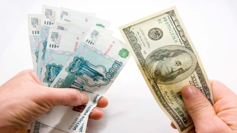 Долар в Росії сягнув психологічної позначки у 70 рублів